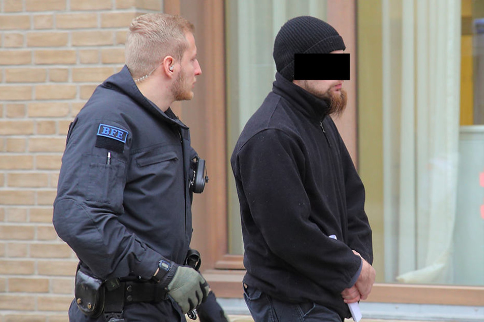 Gegen Bemjamin Z. (28) ermittelt die Staatsanwaltschaft wegen der
Connewitz-Krawalle.