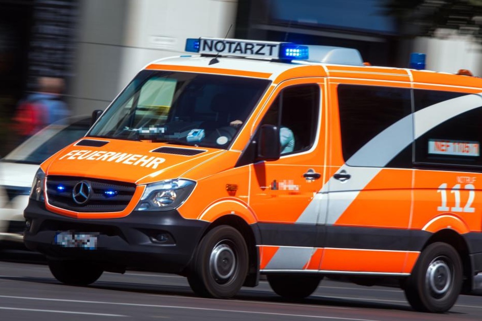 Warum der junge Mann von der Straße abkam, ist unklar. (Symbolbild)