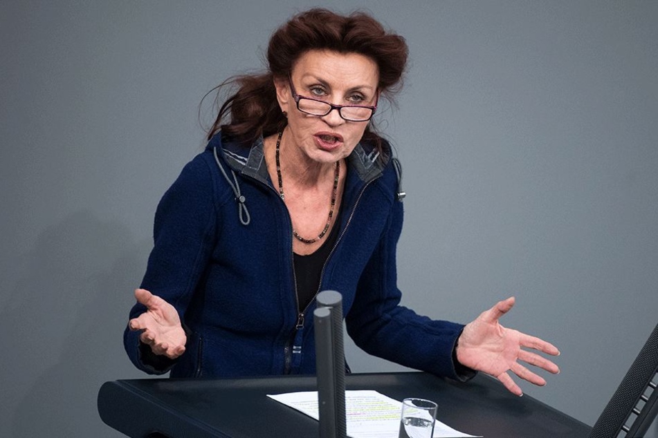 Ulla Jelpke (66, Die Linke) sprach von einer überschaubaren Zahl und forderte, den Familiennachzug nicht weiter einzuschränken.