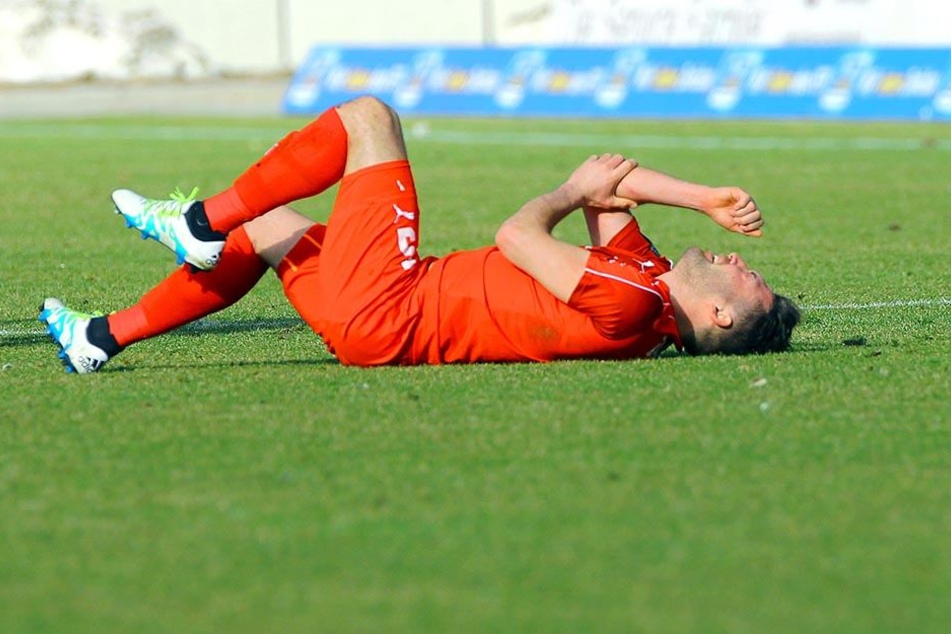 Aykut Öztürk feierte gegen Kiel sein Startelf-Debüt nach seiner Verletzung. Und prompt bekam der Stürmer ordentlich auf die Socken.
