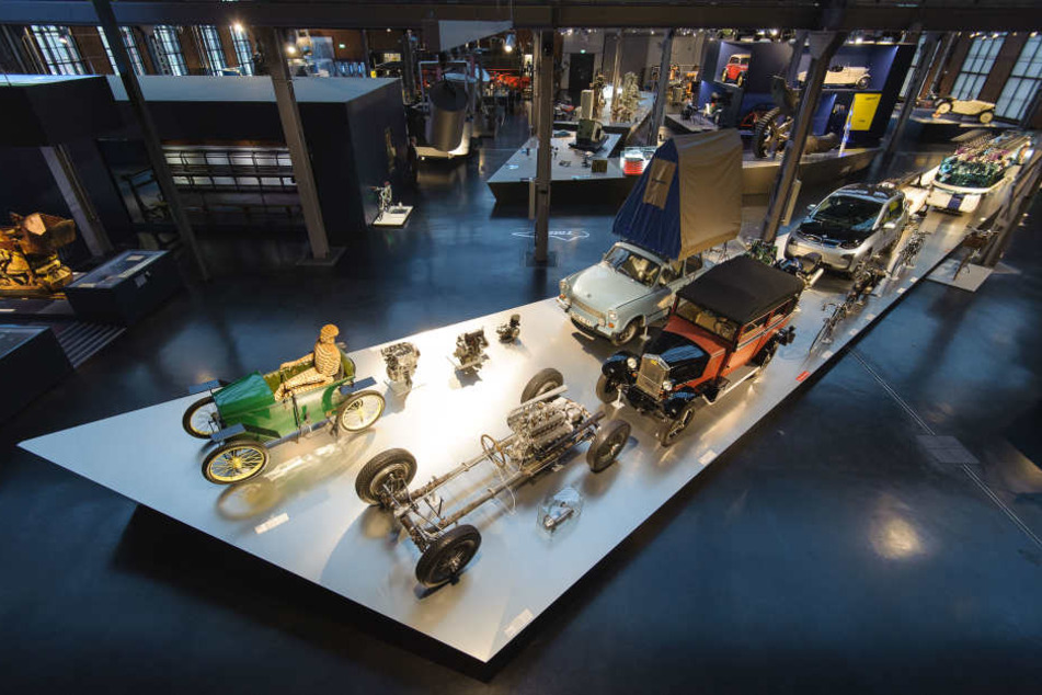 Das Chemnitzer Industriemuseum feiert am Sonnabend sein 25-jähriges Bestehen. 15 Uhr wird die Geburtstagstorte angeschnitten. Auch die Dampfmaschine wird angeworfen.
