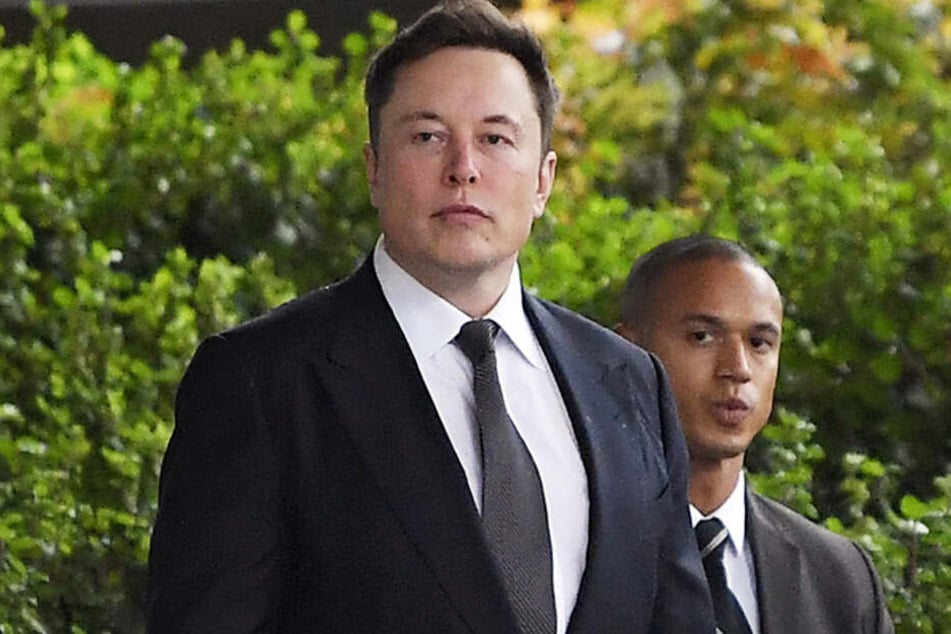SpaceX-Gründer und Tesla-Chef Elon Musk (Li.).