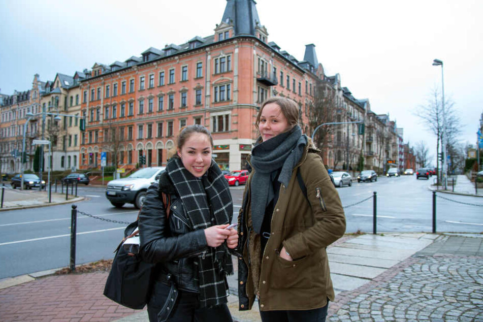 Vor allem junge Leute zieht es ins Chemnitzer Zentrum, so wie Eileen (19) und Jule (21, v.l.) , die auf dem Kaßberg leben.
