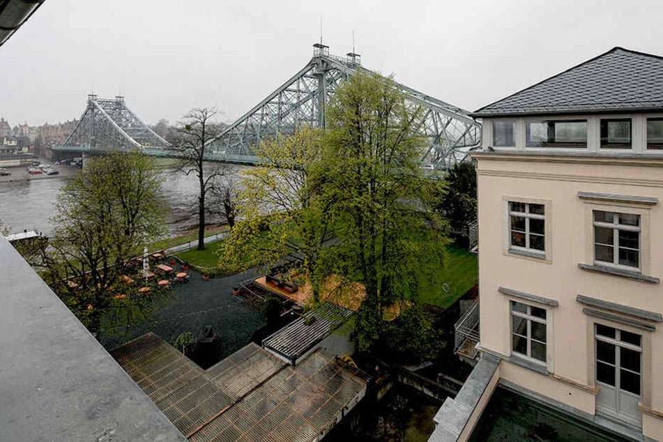 Bislang hat nur der Biergarten vor dem ehemaligen „Hotel Demnitz“ geöffnet.
Künftig soll das Restaurant im Erdgeschoss zum Speisen einladen.