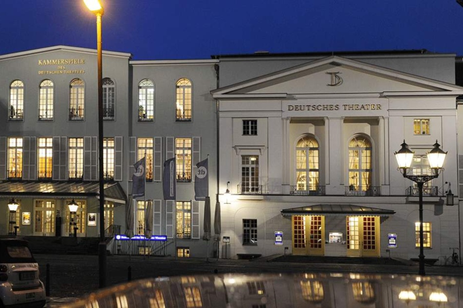 Nach einer Vorstellung am Deutschen Theater soll es zu dem Angriff gekommen sein.