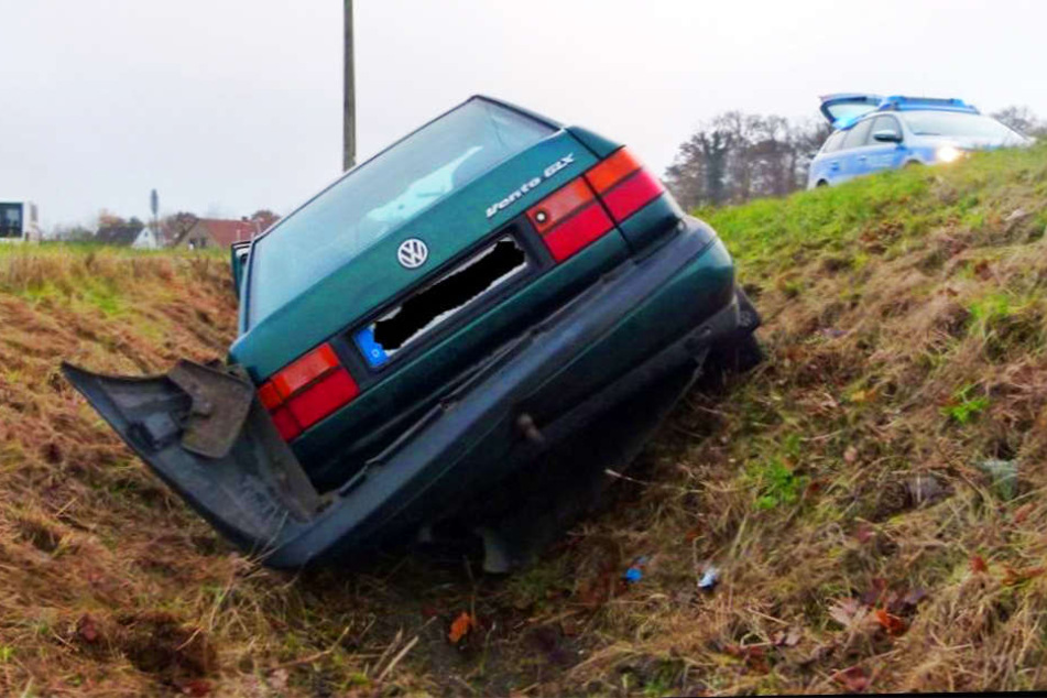 Erst im Graben blieb der VW Vento stehen.