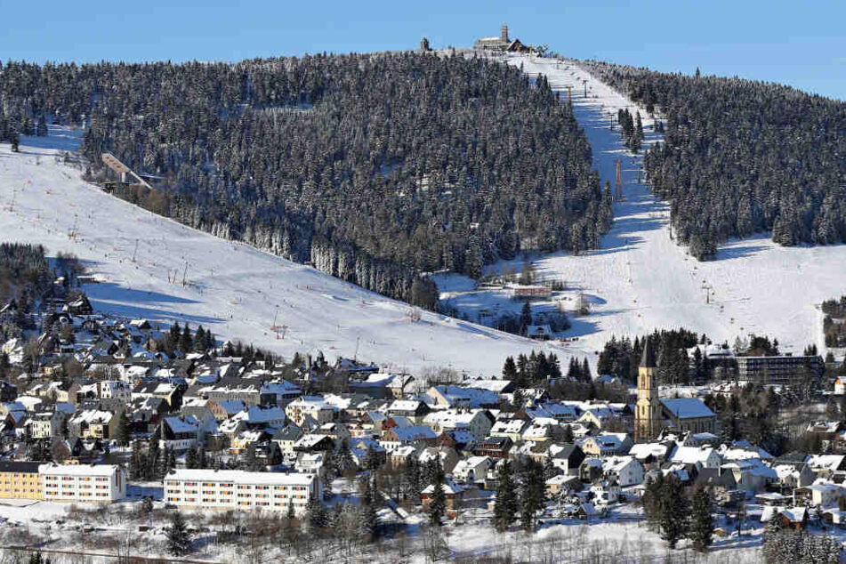 Das Dach Sachsens, wie es Skifahrer lieben: Die Wintersaison auf dem
Fichtelberg ist super gelaufen. Dem Schnee sei Dank.