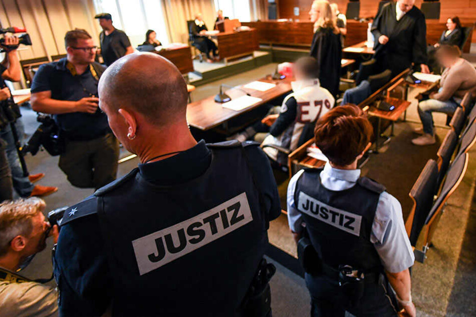 Im Fall des schwer missbrauchten und an andere Männer verkauften Jungen aus Staufen stehen die Mutter des Kindes und ihr Lebensgefährte vor Gericht.