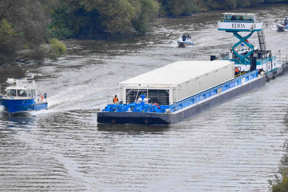 Wieder auf dem Weg zum AKW Obrigheim: ein Spezialschiff für Atommüll-Transporte. (Archivbild)