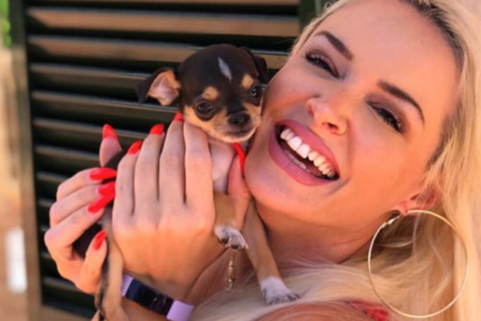 Daniela Katzenberger mit ihrem Hund "Ruby".