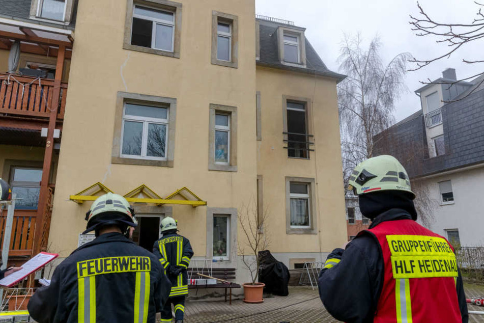 Etwa 20 Kameraden der Feuerwehr löschten den Küchenbrand.