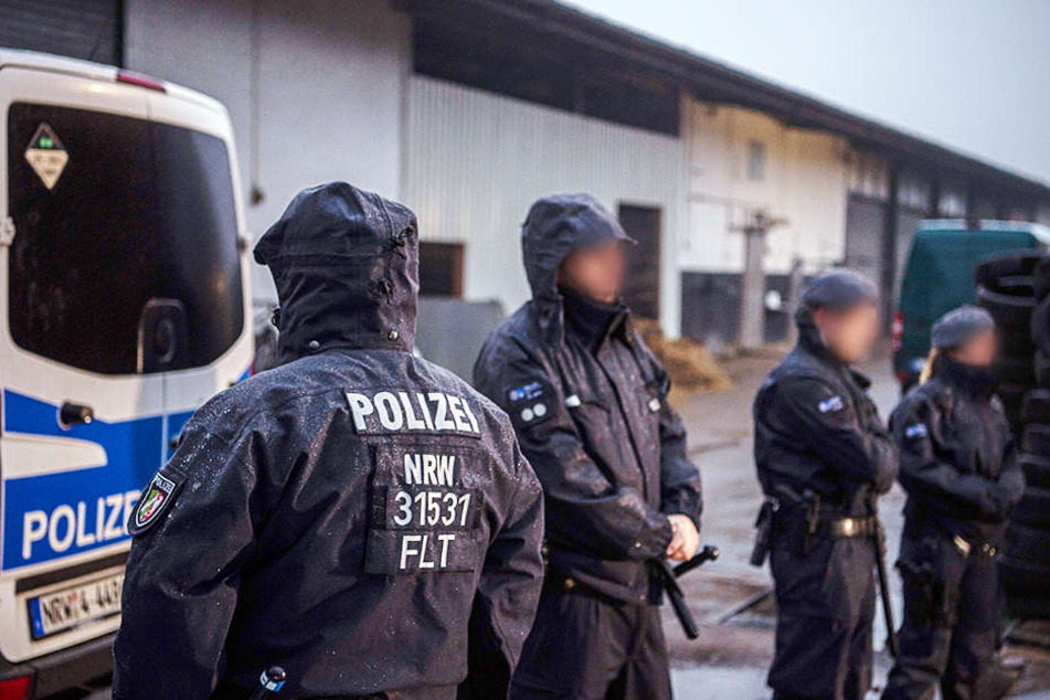 Wie hier in Pulheim werden auch ist Ostwestfalen-Lippe mehrere Wohnungen durchsucht.