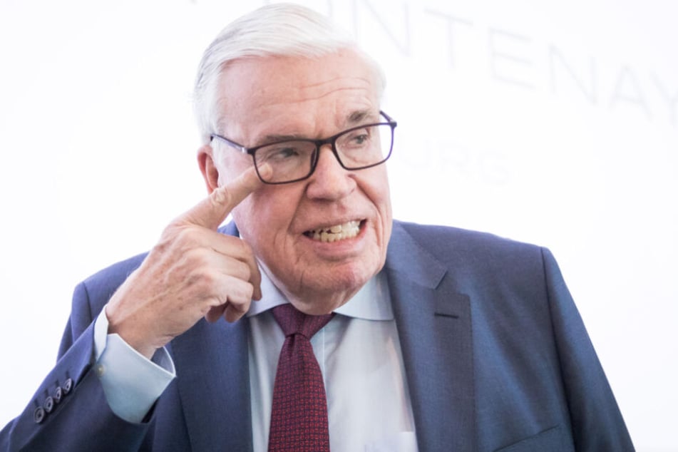 Investor Klaus-Michael Kühne behält die sportliche Situation beim Hamburger SV genau im Blick.