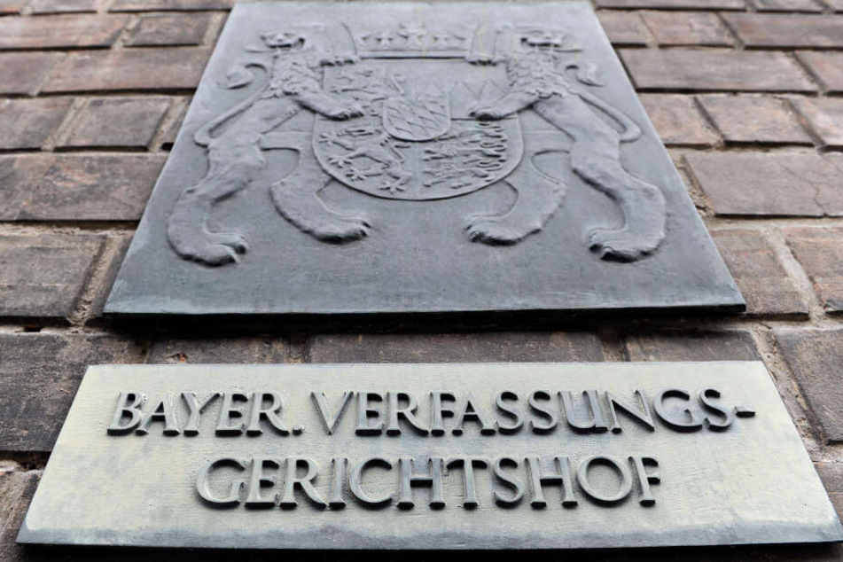 Der Bayerische Verfassungsgerichtshof hat ein Kopftuchverbot bestätigt.