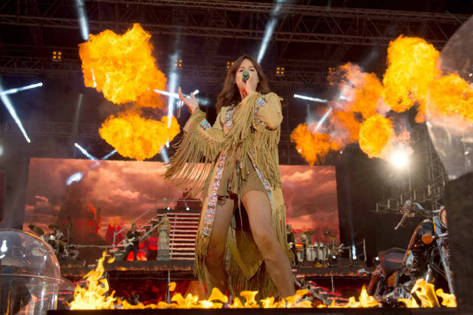 Wurde ein Fan bei einem Konzert von Andrea Berg am Kopf durch den Einsatz von Pyrotechnik verletzt?