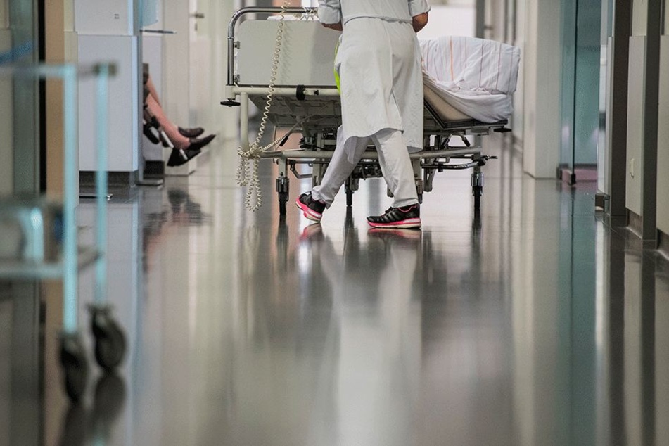 Alle Hände voll zu tun: Reihenweise Grippe-Erkrankte müssen in Sachsens Kliniken aufgenommen werden.