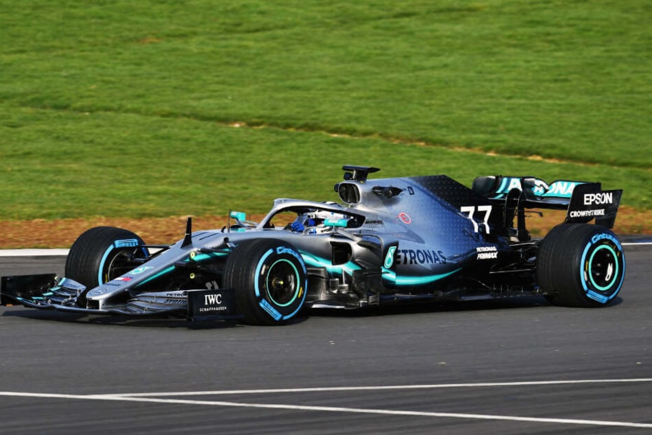 Valtteri Bottas in seinem neuen W10 EQ+ Power beim Shakedown in Silverstone.