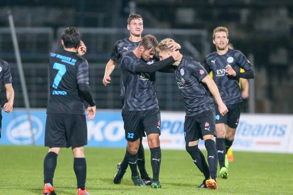 Das war der Jubel nach dem 2:2-Ausgleich durch Stepan Kores (2.v.r.).