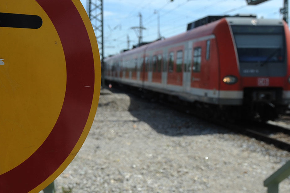 In einer Münchner S-Bahn ist ein 18 Jahre alter Fahrgast komplett ausgerastet (Symbolbild).