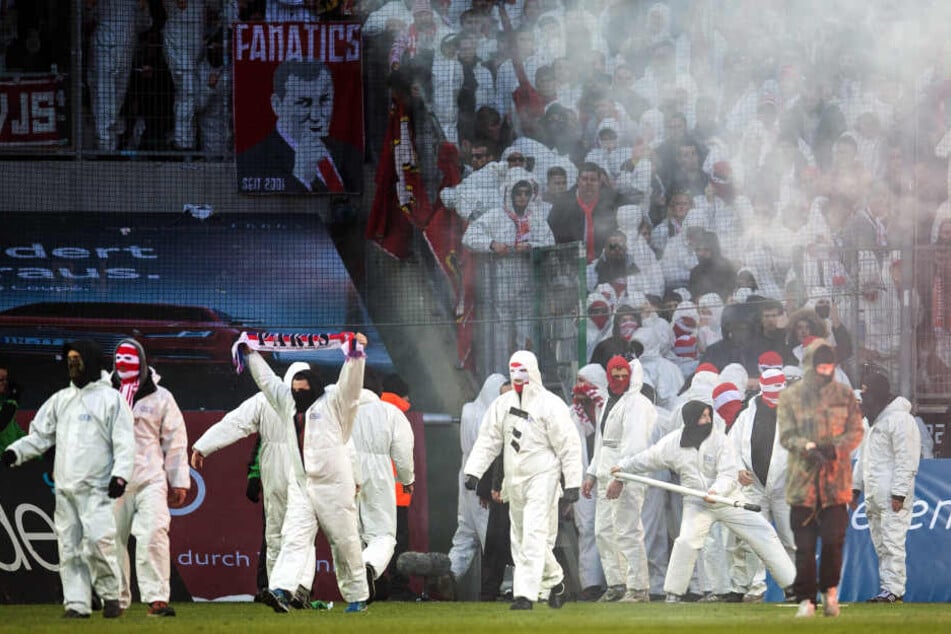 2015 hatten die Ultras der "Boyz" einen Platzsturm in Mönchengladbach durchgezogen. Danach trennte sich der 1. FC Köln von dem Fan-Club.