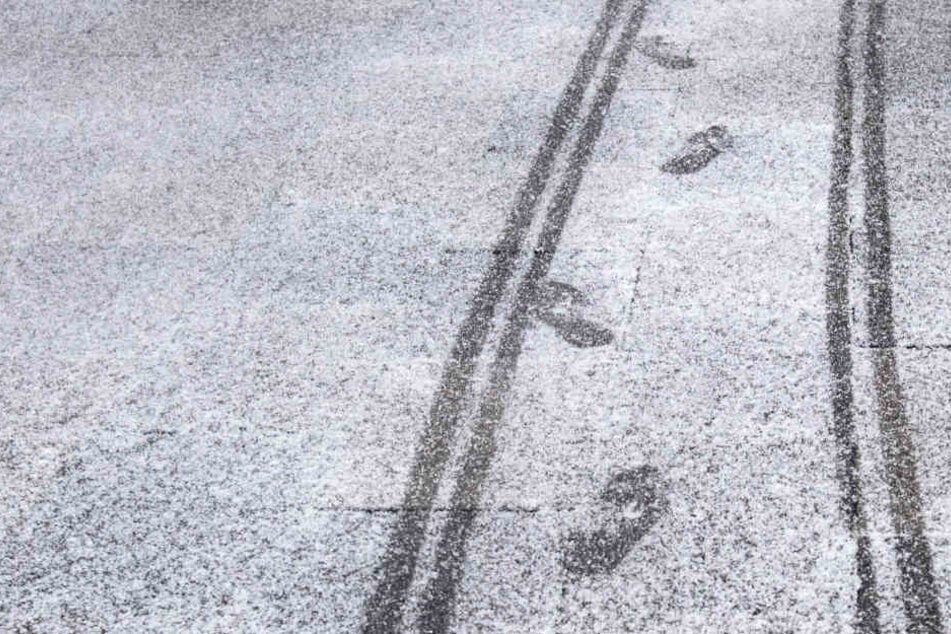 Die Spuren im frischen Schnee überführten den Mann. (Symbolbild)