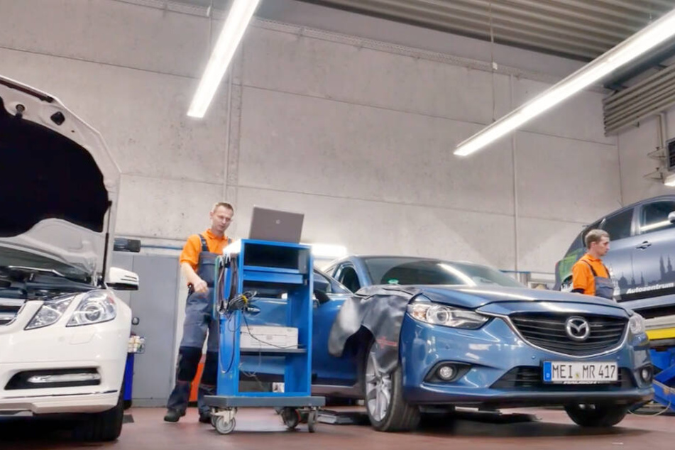 Hier werden Fahrzeuge aller Hersteller gewartet und instand gesetzt.