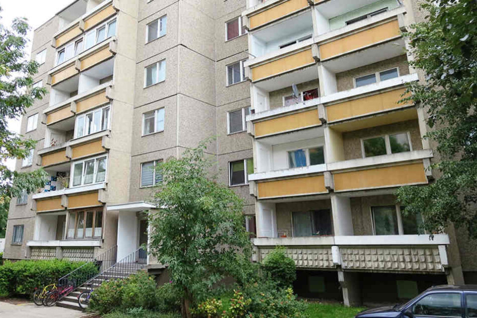 Das Haus Gerichtsweg 4. In diesen Plattenbau soll der Dolmetscher gelockt und von den Flüchtlingen getötet worden sein.