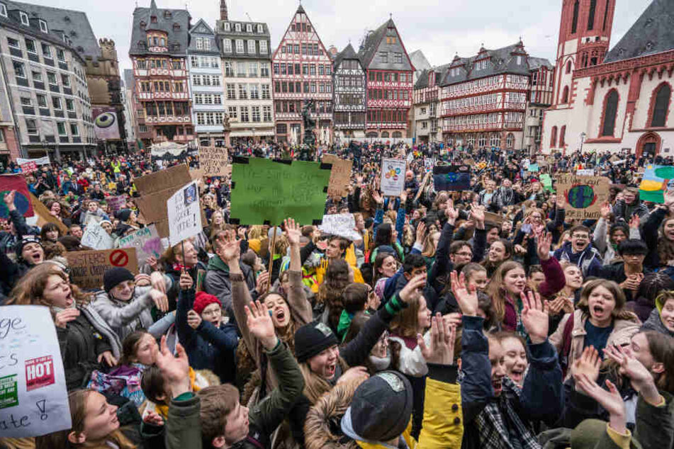 Bundesweit gingen 300.000 Demonstranten auf die Straßen.