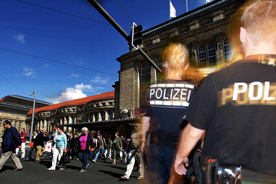 Die Polizei musste am Sonntag zum Hauptbahnhof ausrücken. (Symbolbild, Fotomontage)