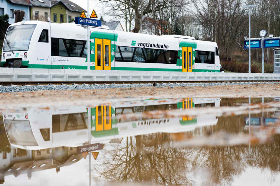 Hoffentlich kann die Vogtlandbahn zumindest ab September wieder zwischen Oelsnitz und Adorf fahren. (Archivbild)