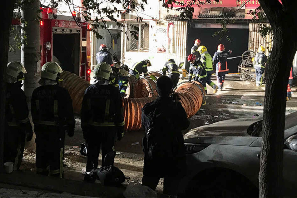 Vermutlich im Keller eines chinesischen Wohnhauses brach Feuer aus.