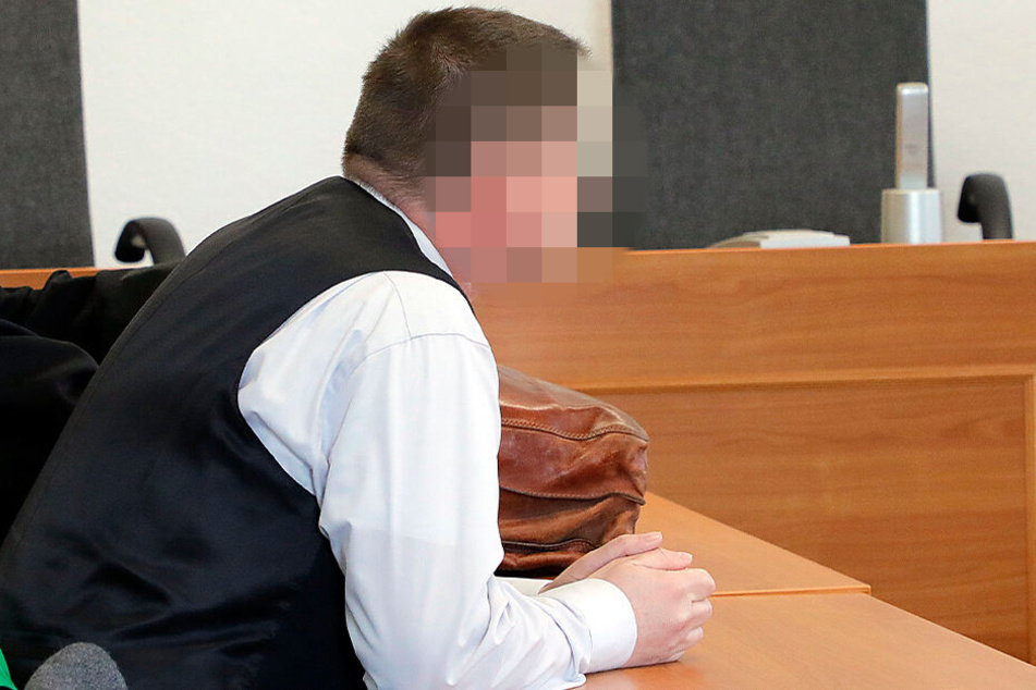 Freispruch für Jens N. (49). Der Angeklagte musste sich wegen Verbreitung, Erwerb und Besitz kinderpornografischer Schriften verantworten.