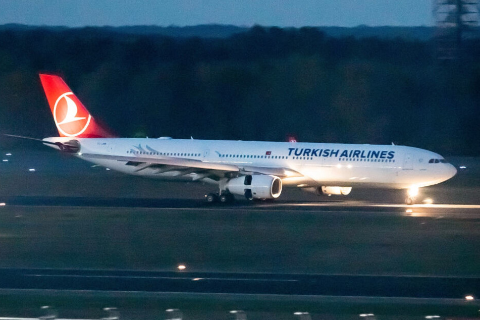 Die IS-Anhängerin wurde mit einer Maschine der Turkish Airlines nach Hamburg geflogen. (Symbolbild)