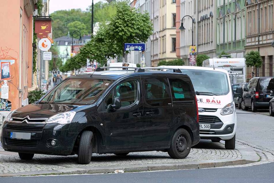 Auch Sonntag waren die Kreuzungen im Hechtviertel wieder zugeparkt.