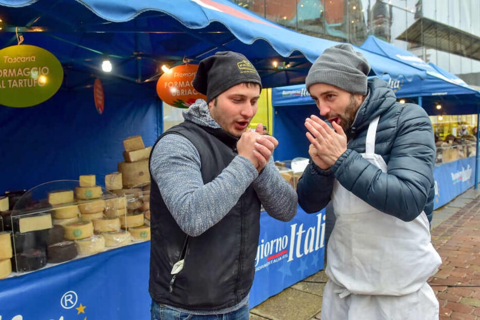 „Chemnitz ist ja kälter als die Alpen!" Die italienischen Markthändler freuen sich, nach Italien zurückzukehren.