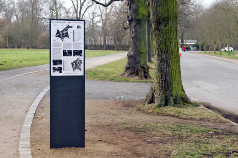 Die neue Infotafel steht unweit des Musikpavillons an der Anton-Bruckner-Allee.