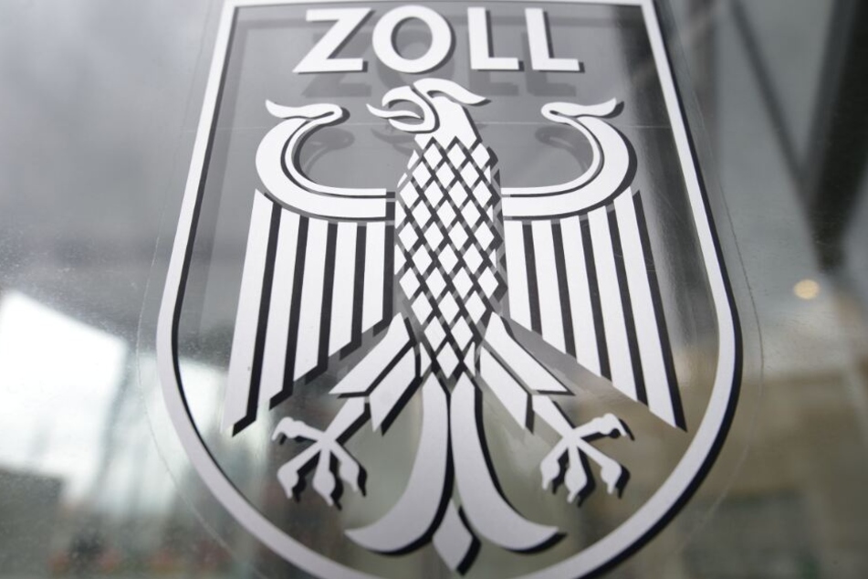 Der Zoll wird seine Ermittlungsergebnisse an die Staatsanwaltschaft weitergeben. (Symbolbild)