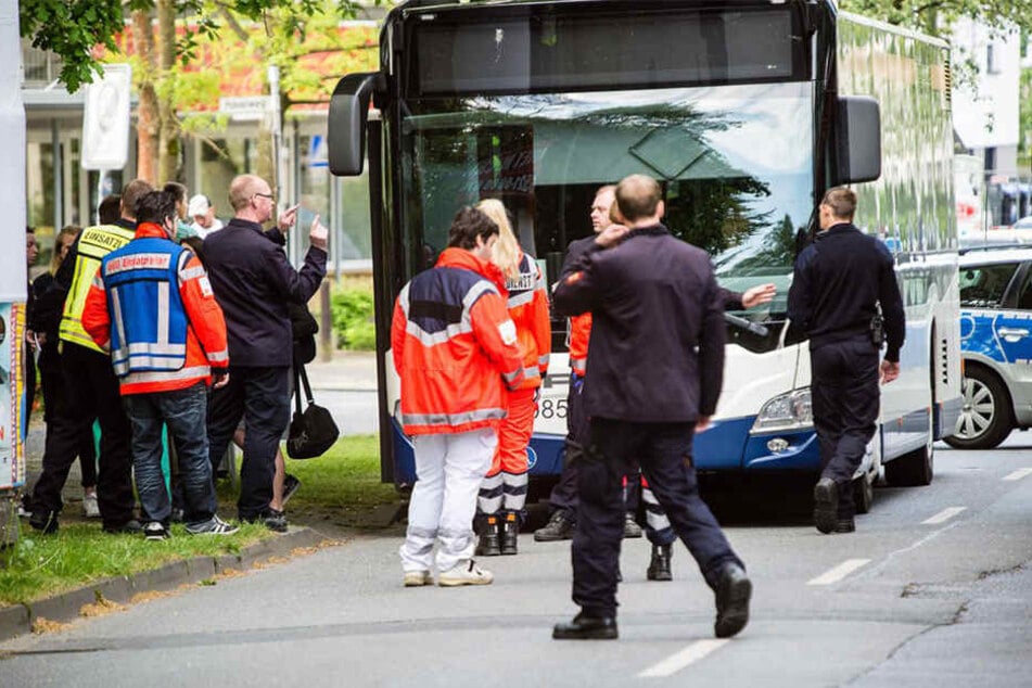 An der Bushaltestelle Travestraße stach der Täter am 13. Mai auf das Opfer ein.
