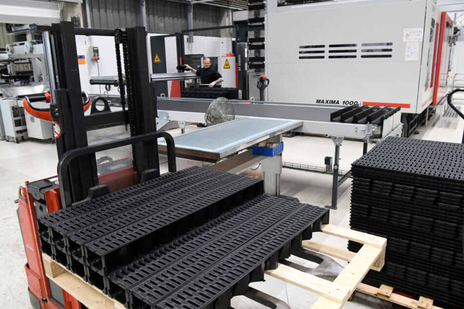 Blick in eine Produktionshalle der Firma ACO. Der Weltmarktführer für Entwässerungstechnik rüstet sich für die unwägbaren Folgen eines EU-Austritts Großbritanniens.