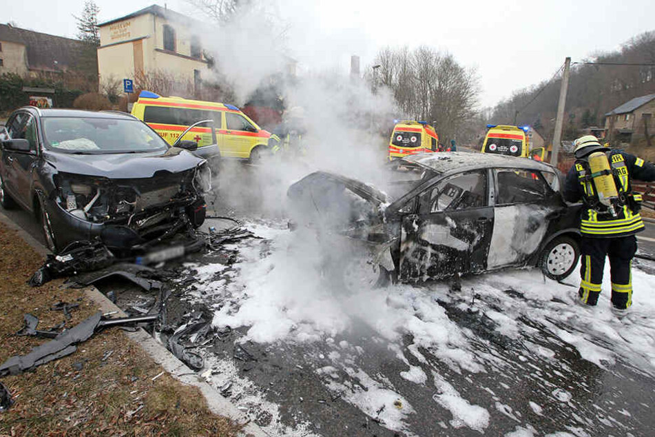 Der Seat brannte völlig aus.