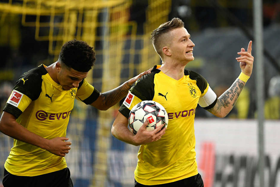 Torschütze Marco Reus (r.) und BVB-Teamkollege Jadon Sancho (l.) bejubeln die Dortmunder Führung.