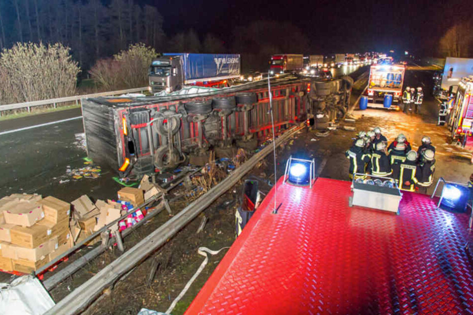 Der Verkehr auf der A2 ruht. Es herrscht völliger Stillstand!