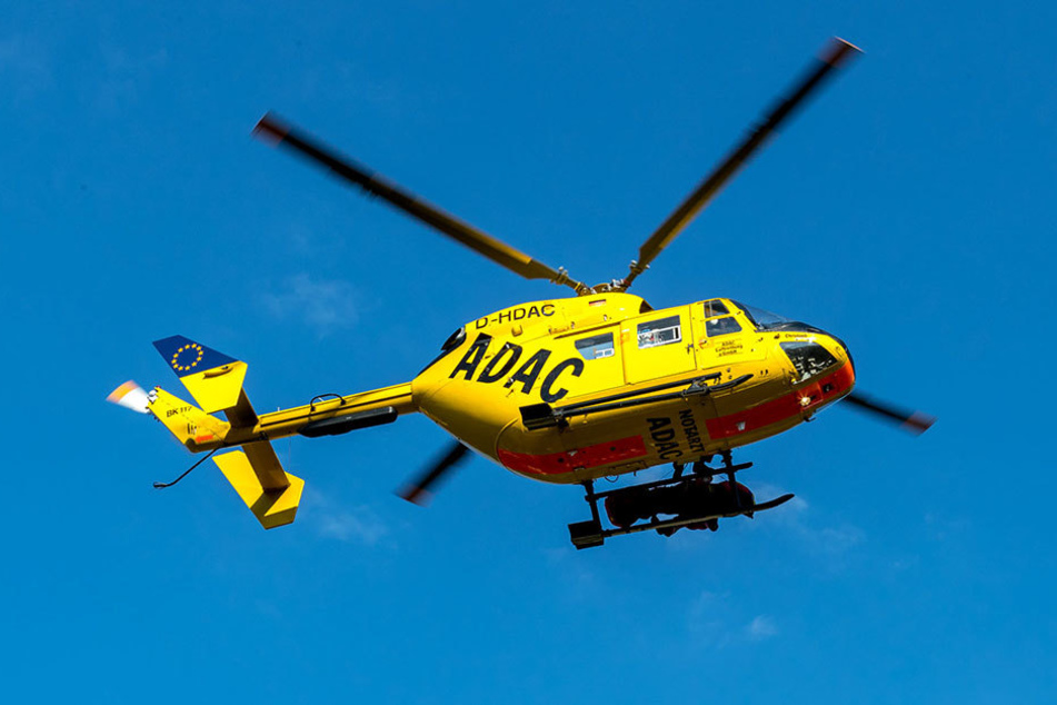 Am Sonntagnachmittag musste eine schwer verletzte Autofahrerin mit einem Rettungshubschrauber abtransportiert werden.