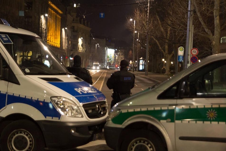 Die Polizei sichert mit einem Großaufgebot das Demogeschehen in Leipzig ab. (Archivfoto)