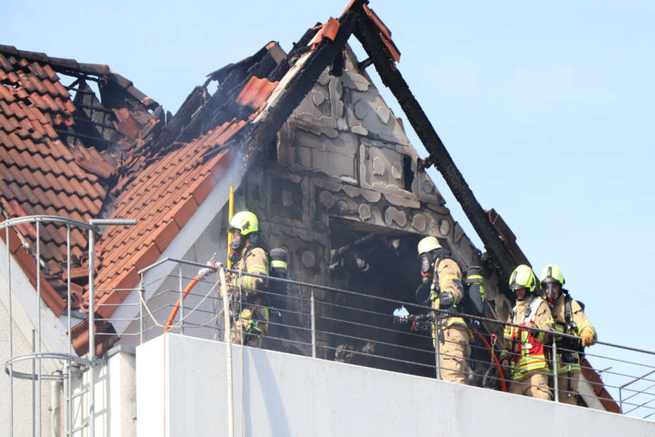 Der Dachstuhl brannte in Paderborn völlig aus.