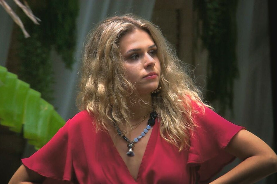 Neuzugang Janine Christin sorgt für Spekulationen im Paradies.