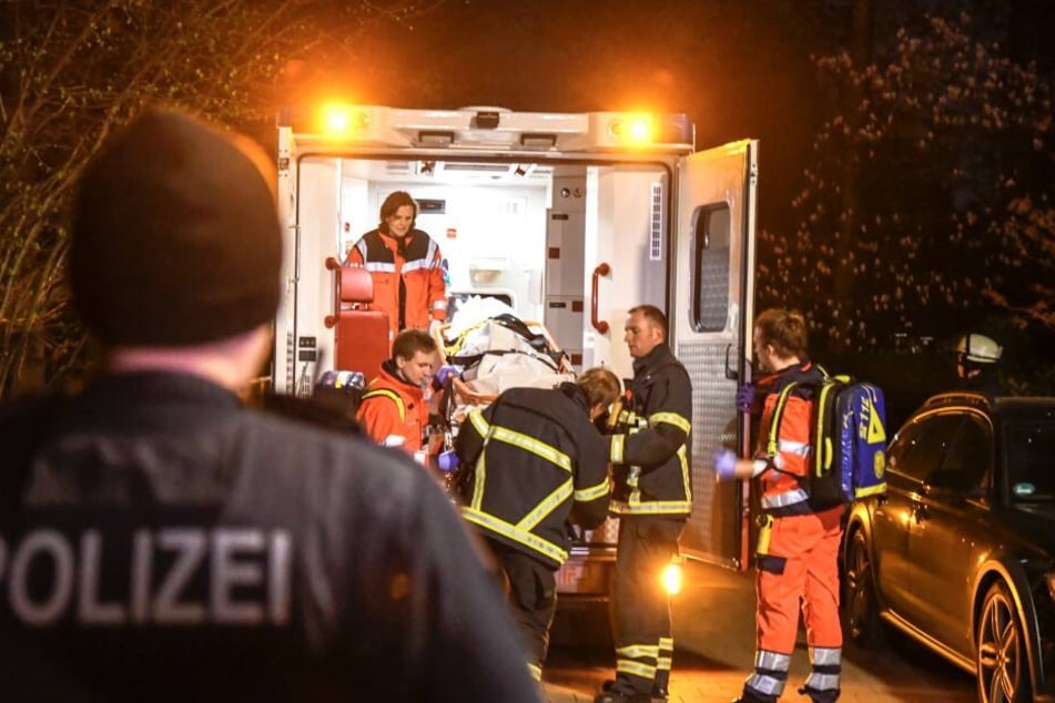 Rettungskräfte konnten nur noch den Tod der Frau feststellen.
