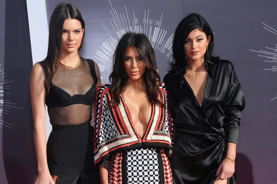 Kim Kardashian (Mitte) spielt neben ihren Schwestern Kendall (l.) und Kylie Jenner im neuen "Ocean's Eight".