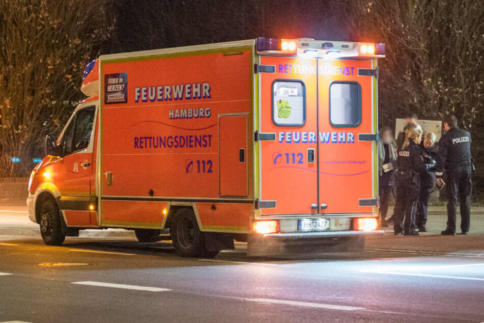 Der Rettungsdienst brachte den schwerverletzten Mann in ein Krankenhaus.