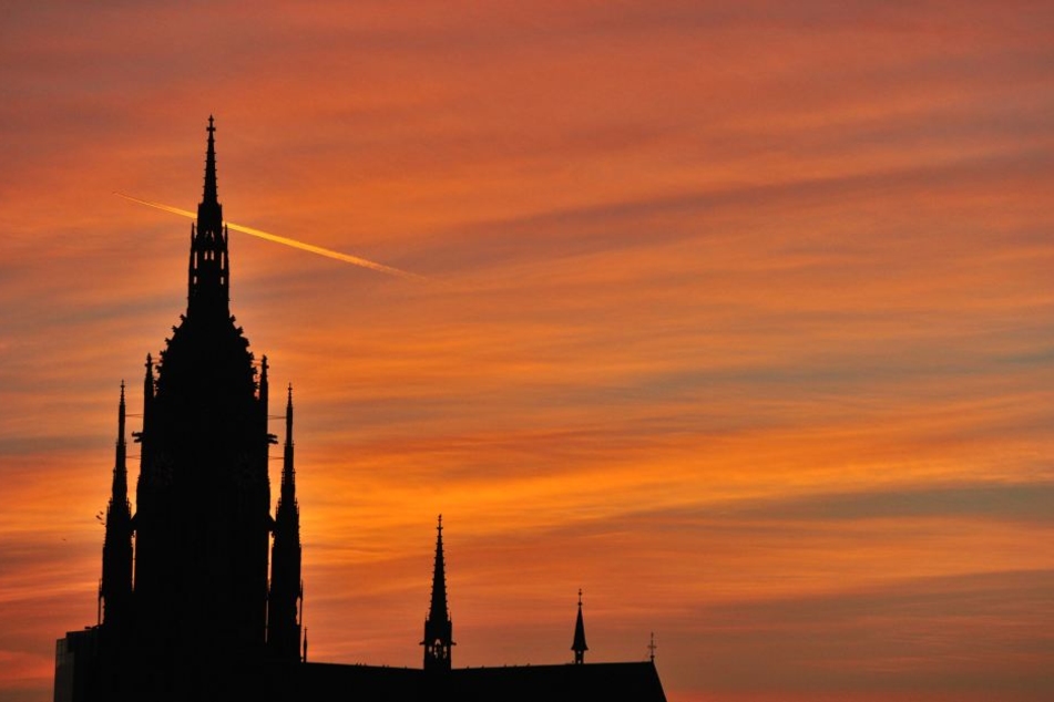 Am 12. Dezember soll die Aktion vor dem Frankfurter Dom starten. (Symbolbild)